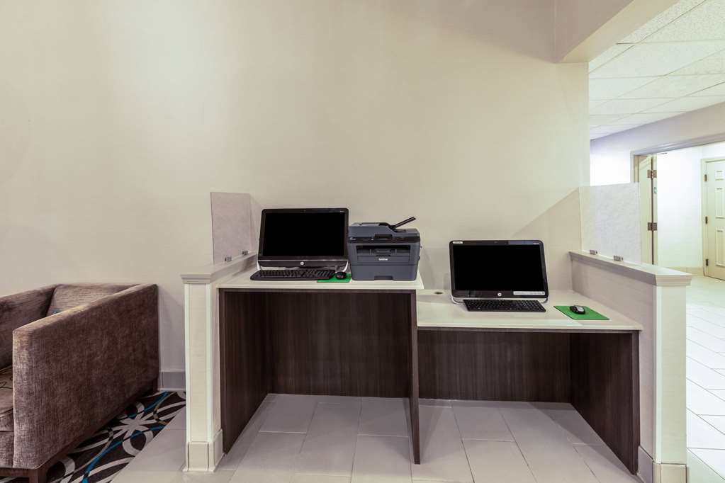 La Quinta Inn & Suites by Wyndham Rockwall - photo 40