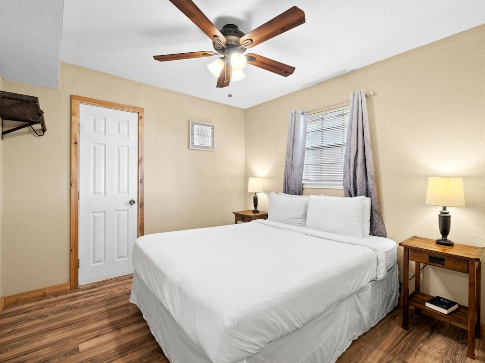 The Claire Hotel - photo 13