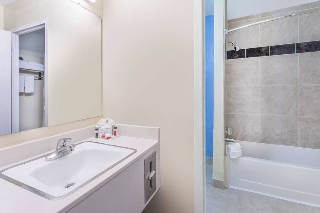 Days Inn & Suites by Wyndham Clovis - photo 17
