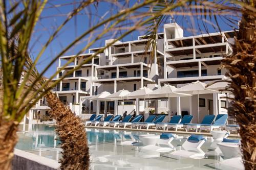 Luxury Seafront Residence in Boutique Development — 4-Star Luxury Hotel in El Pescadero, Mexico