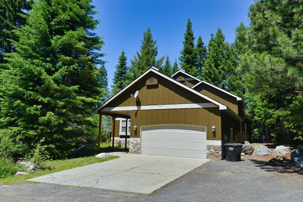 Peace in the Pines by Casago McCall Donerightmanagement in Mccall, United States