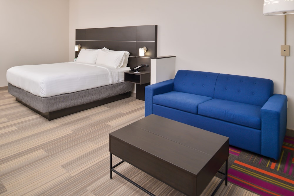Holiday Inn Express & Suites Kansas City Lee's Summit by IHG - photo 7