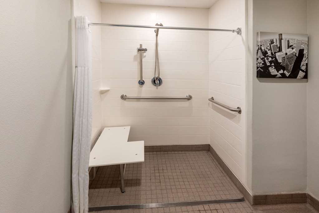 La Quinta Inn & Suites by Wyndham Houston NW Brookhollow - photo 25