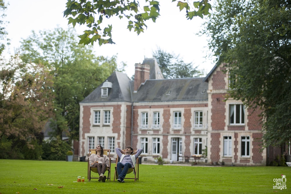 Le Château d'Omiécourt — 4-Star Luxury Hotel in Paris, France