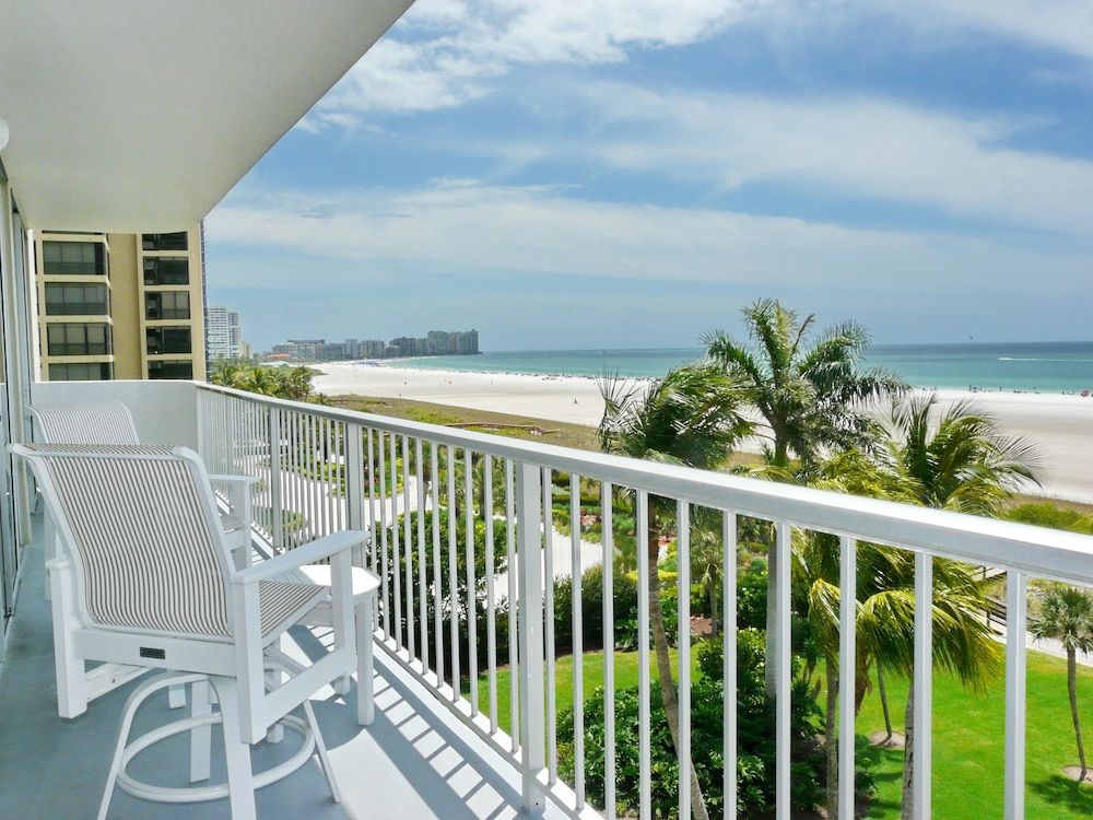 Admiralty House Unit 1706 Marco Island Vacation Rental 2 Bedroom Condo by Redawning Marco Island — 4-Star Luxury Hotel in Marco Island, United States