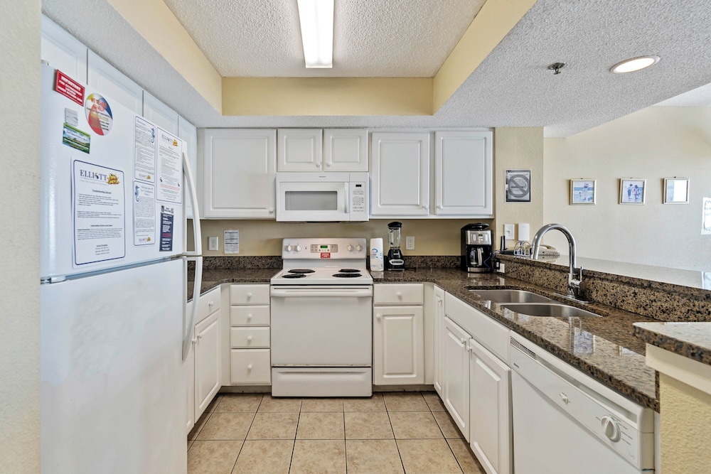 Units at Carolinian Beach Resort by Elliott Beach Rentals - photo 22