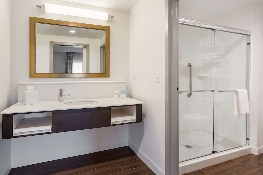 Hampton Inn & Suites Newport Cincinnati - photo 22