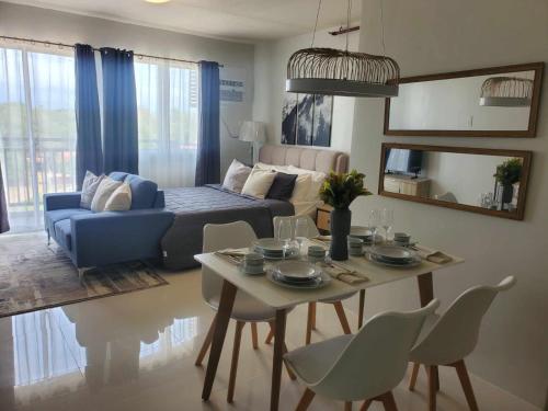 Near Airport Studio deluxe with kitchen balcony and swimming pool Puerto Prinsesa Palawan — 4-Star Luxury Hotel in Puerto Princesa, Philippines