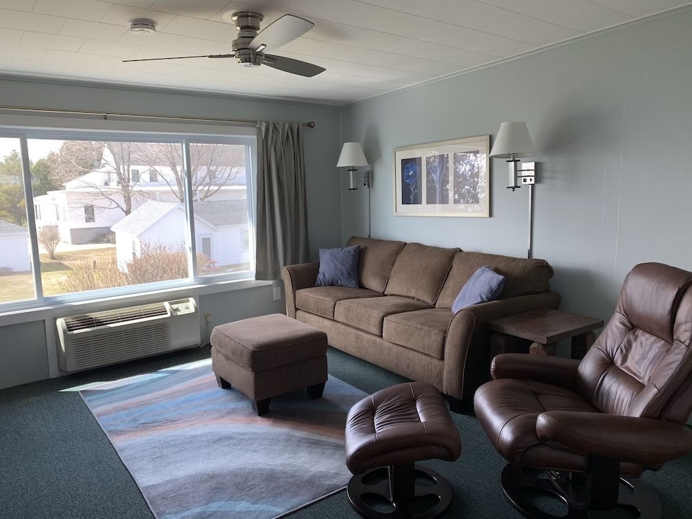 Beachfront Inn - photo 4