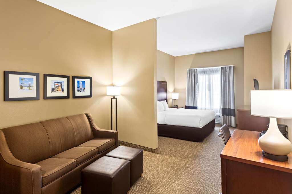 Comfort Suites Gulfport Central - photo 11