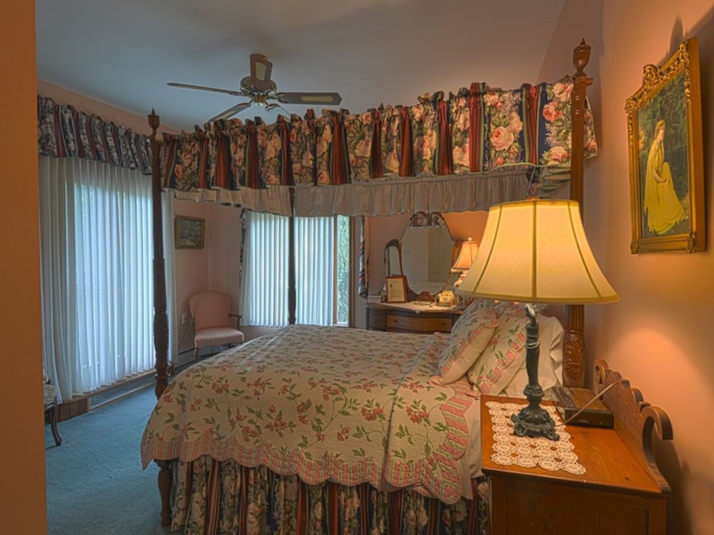 The Washington Irving Inn - photo 4