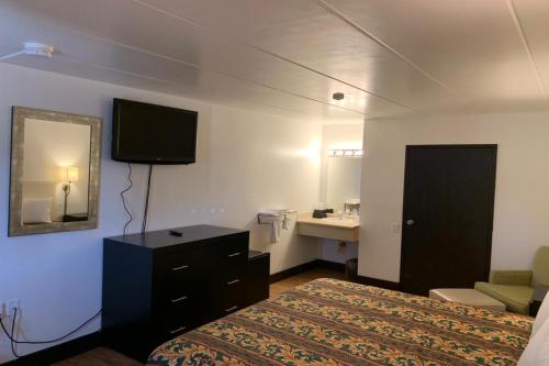Economy Inn of Holland - photo 12