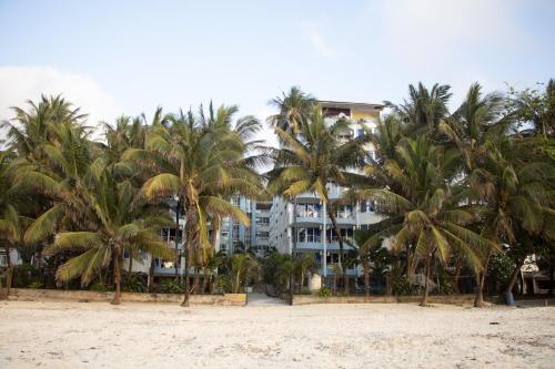 Mombasa Bamburi Beach Studio A11 Pool & Beach Sleeps 3 — 4-Star Luxury Hotel in Mombasa, Kenya