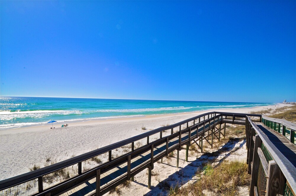 Gypsea Pearl of Prominence 3 Bedroom Condo By Coastal Dreamin — 4-Star Luxury Hotel in Panama City Beach, United States