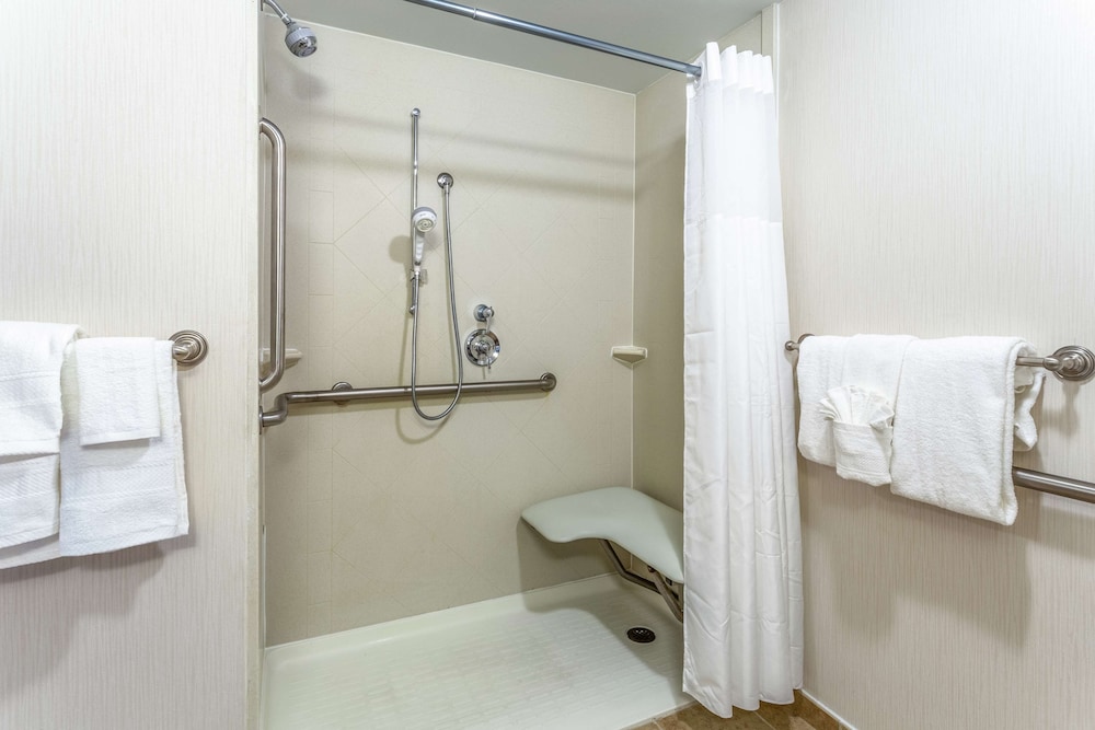 Hampton Inn Boston Peabody - photo 17