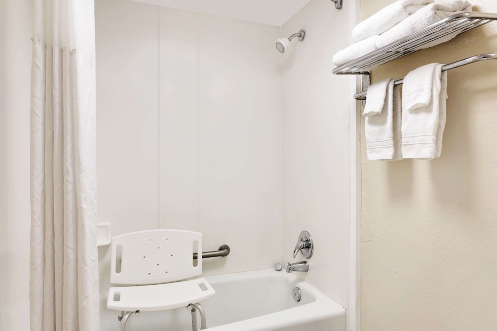 Days Inn by Wyndham Fort Walton Beach - photo 22