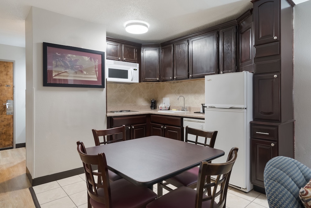Red Roof Inn & Suites Jacksonville NC - photo 25