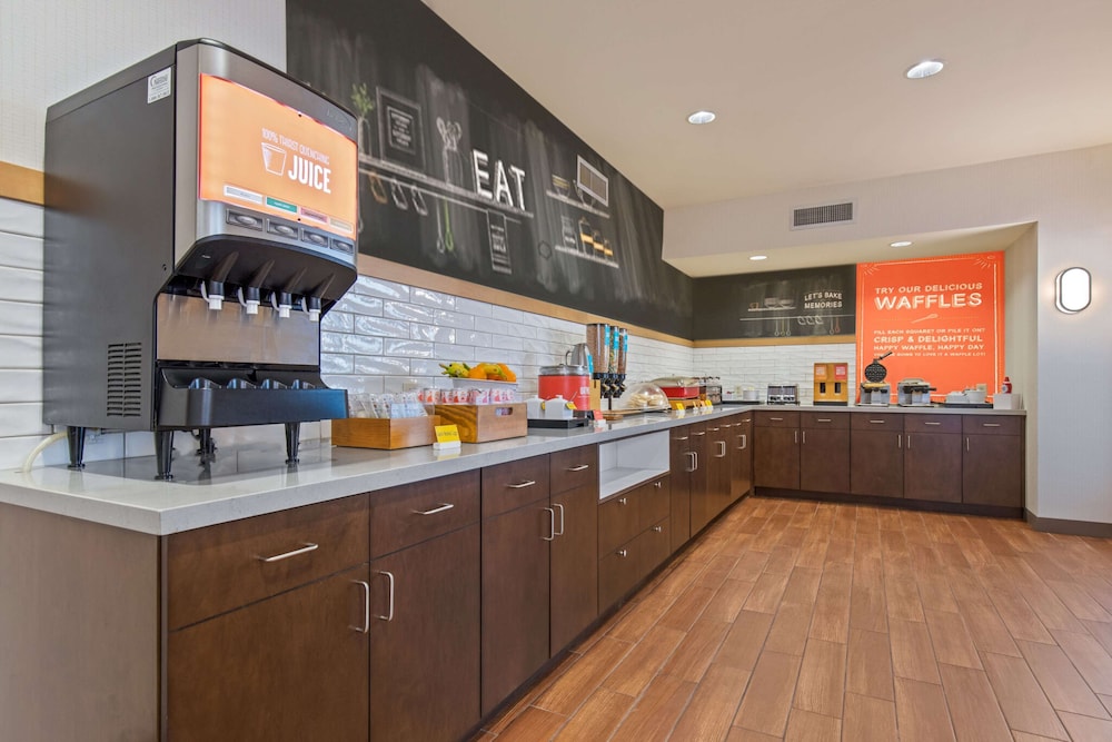 Hampton Inn & Suites Greeley - photo 43