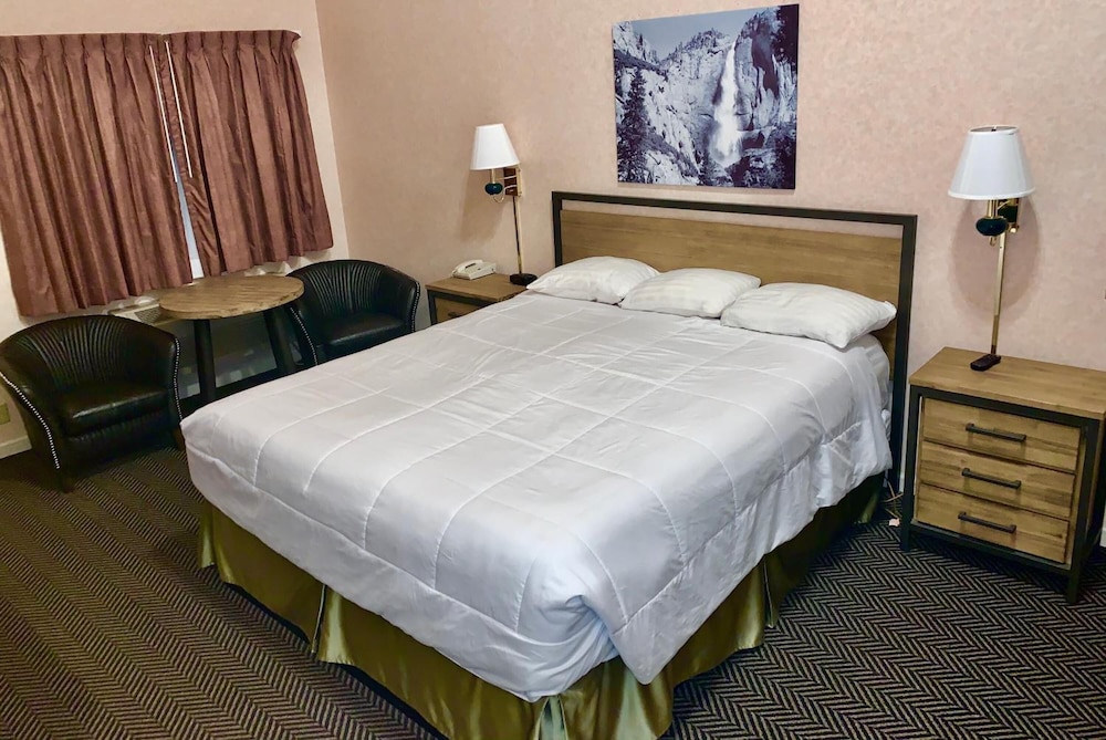 Yosemite View Lodge - photo 18