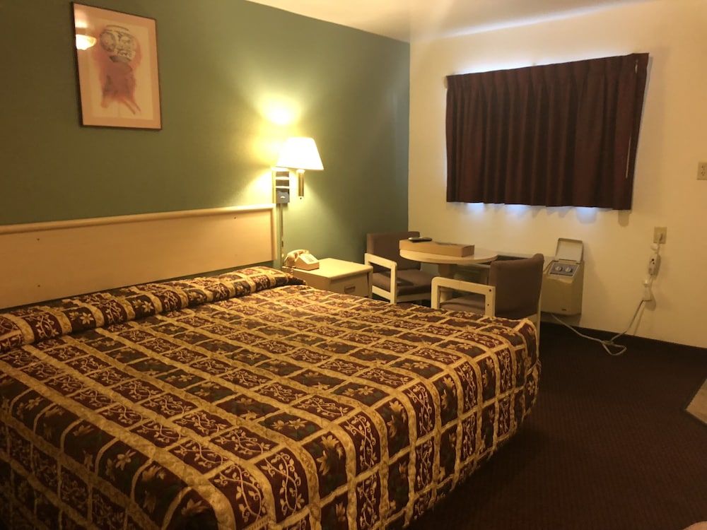 Travelodge by Wyndham Farmington - photo 6