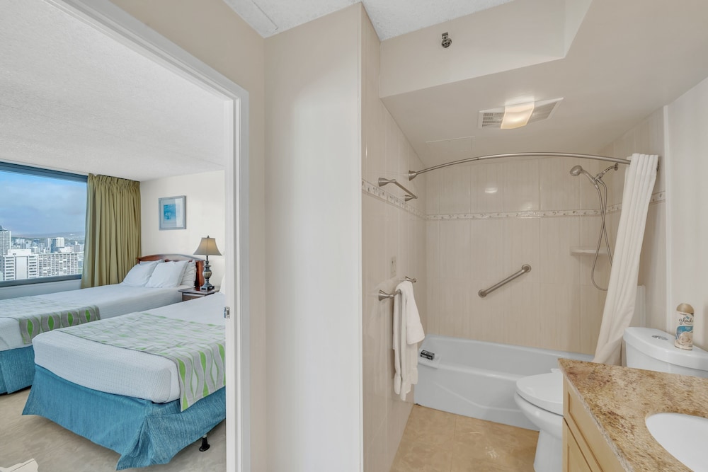 Standard Ocean View Condo 35th floor views Free parking & Wifi by Koko Resort Vacation Rentals Honolulu - photo 21