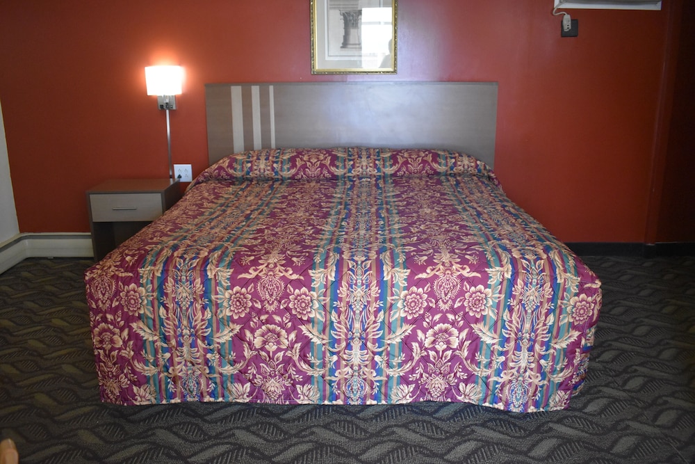 South Hills Motel - photo 15