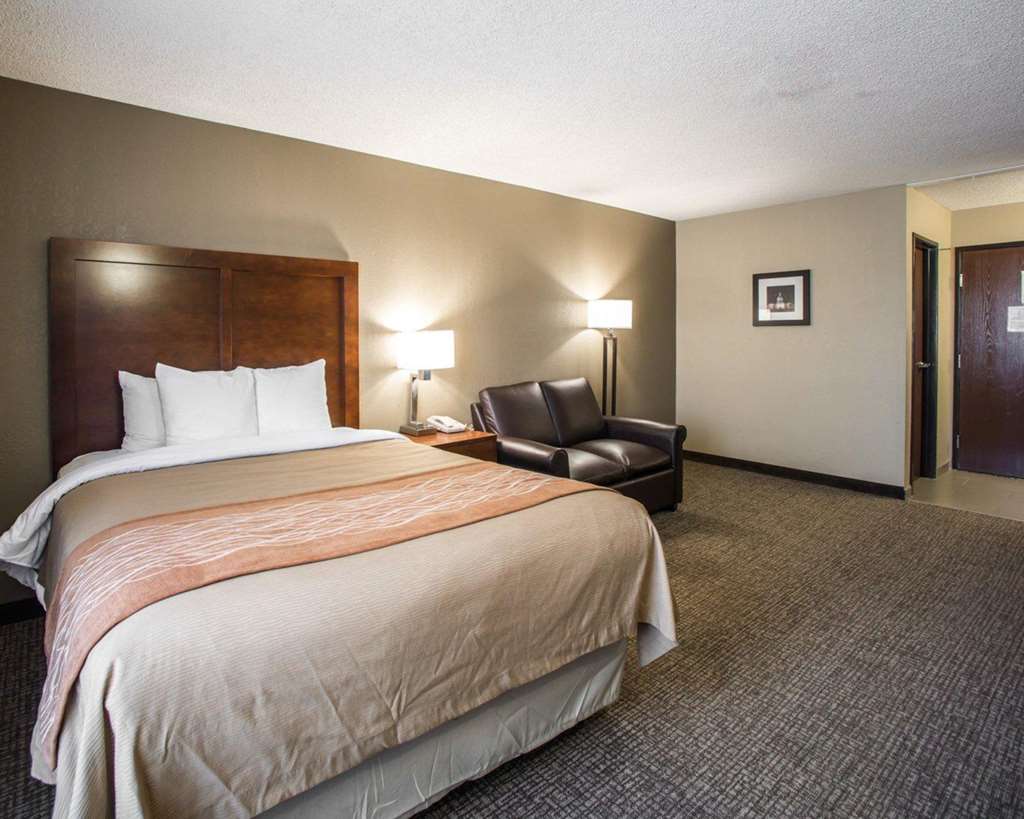 Comfort Inn & Suites Hazelwood St. Louis - photo 17