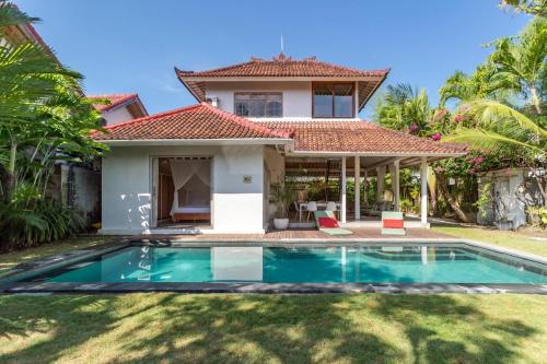 Villa Telma Charming 2BR Villa in Central Seminyak Walking Distance to Eat Street — 4-Star Luxury Hotel in Seminyak, Indonesia