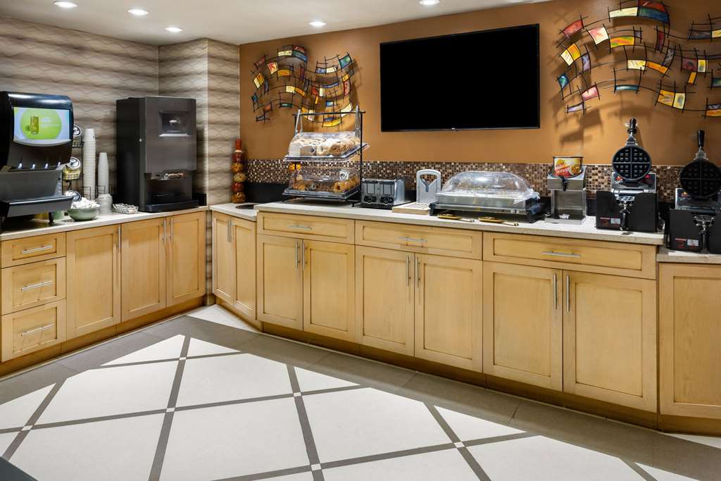 Ramada by Wyndham Bronx - photo 30