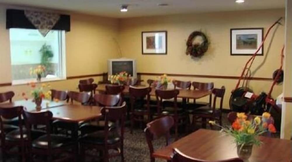 Fairgrounds Inn - photo 27