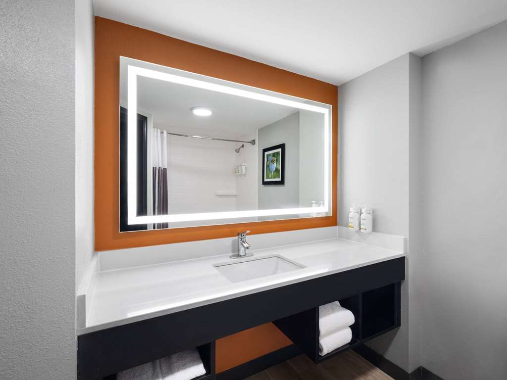 La Quinta Inn & Suites by Wyndham Greensboro NC - photo 21