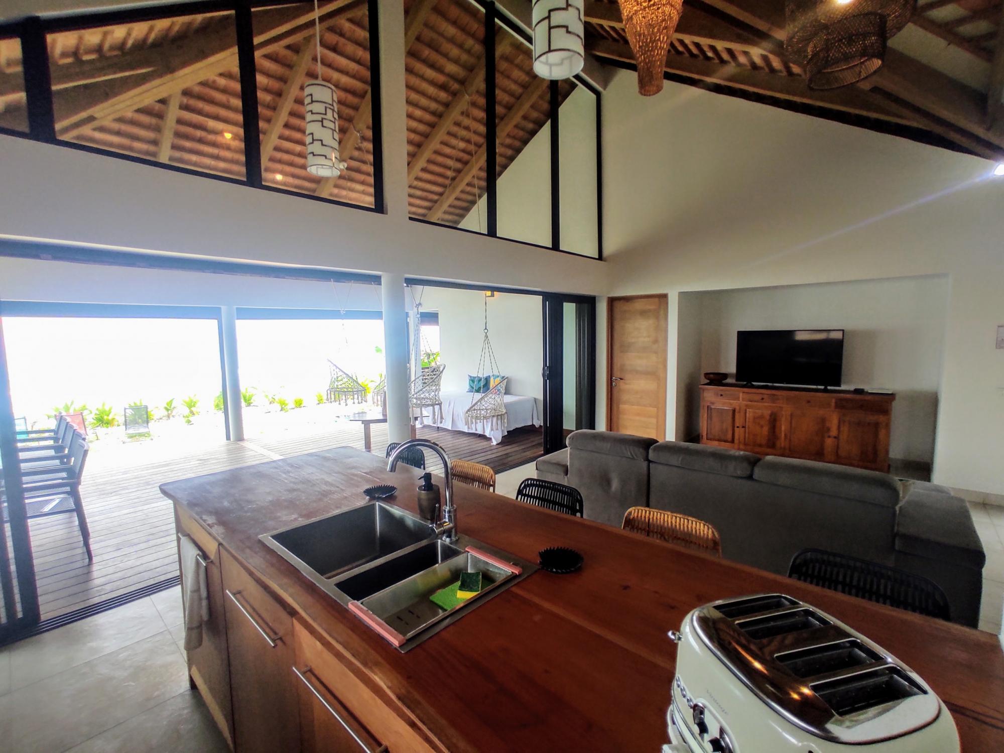 Moorea Fare Coraline Right — Unknown City