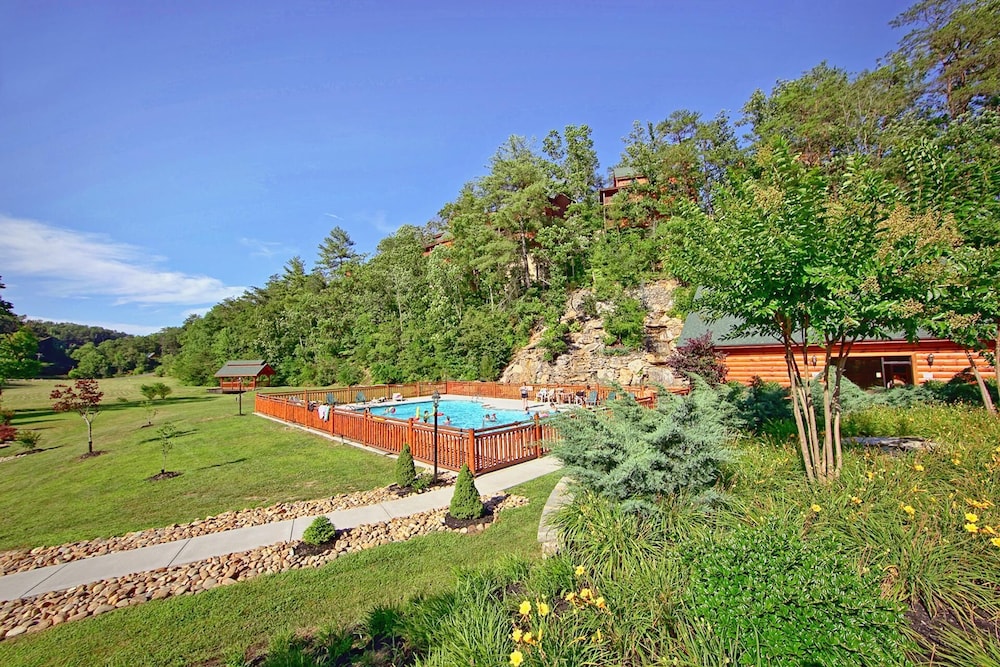 Absolutely Wonderful #304 — 4-Star Luxury Hotel in Sevierville, United States
