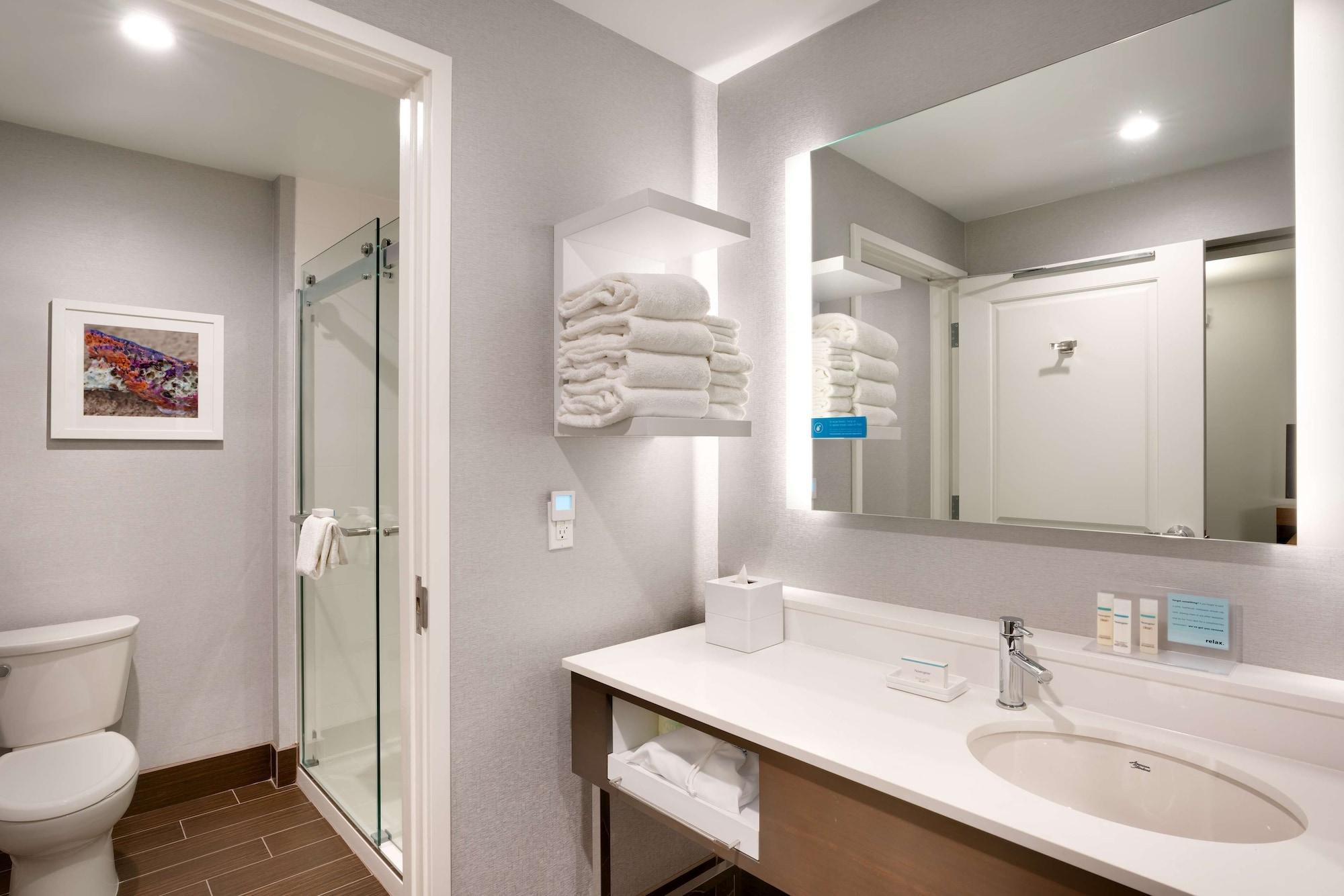 Hampton Inn & Suites Anaheim Resort Convention Center - photo 17