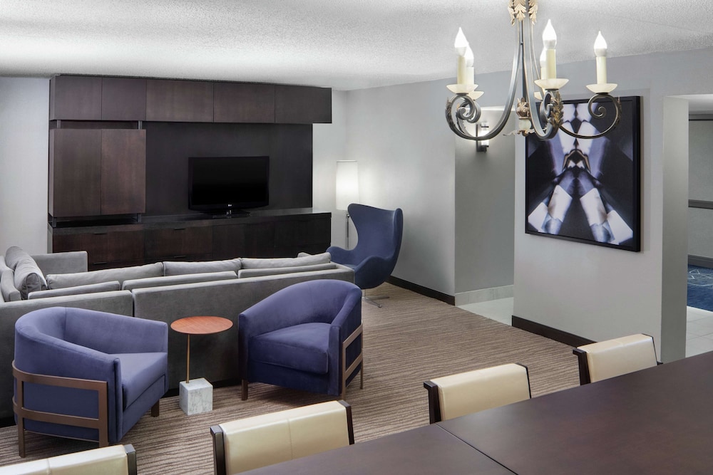 DoubleTree by Hilton Hotel Newark Airport - photo 8