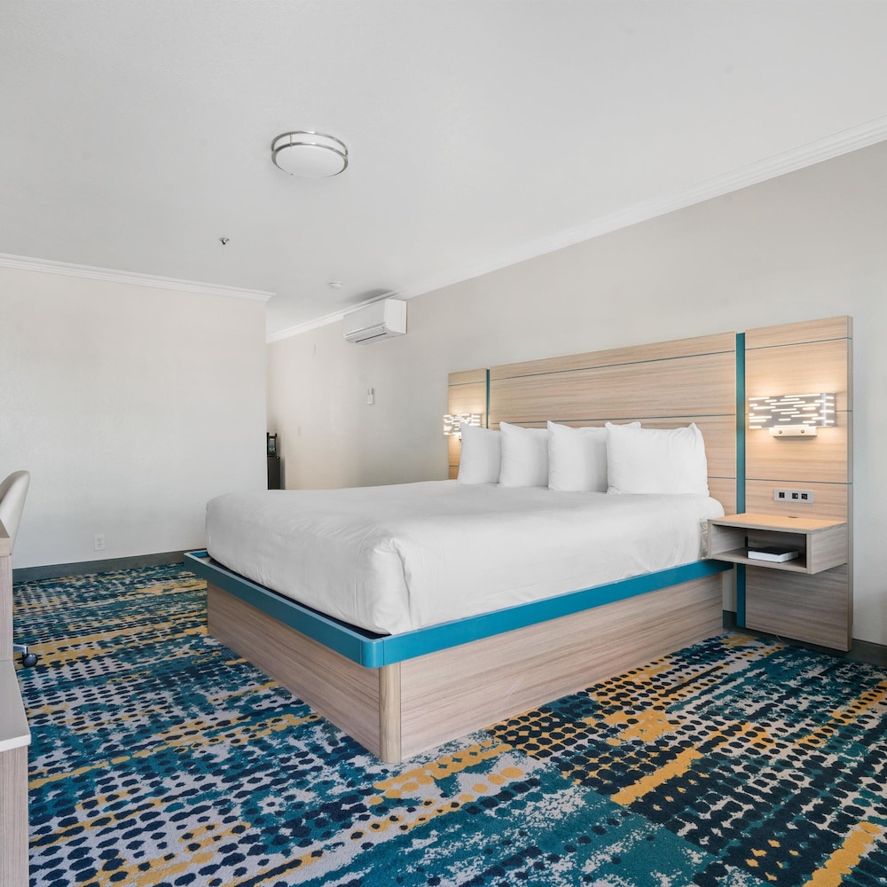 Pacific Shores Inn - photo 9