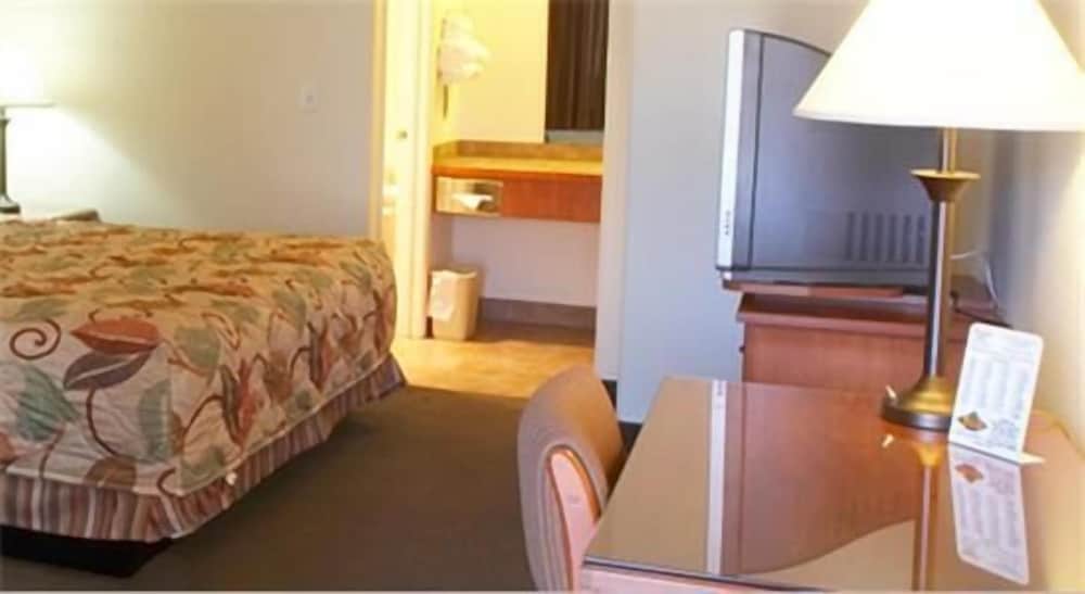 Premier Inns Tolleson - photo 11
