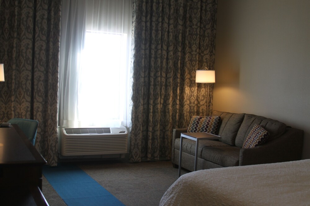 Hampton Inn Pratt - photo 35