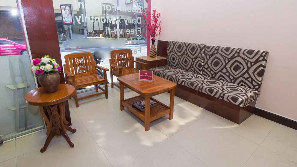 ZEN Rooms Surasak 2