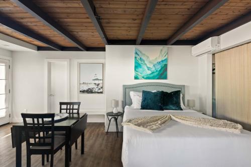Pacific Beach Studio Short Walk to Ocean — 4-Star Luxury Hotel in San Diego, United States