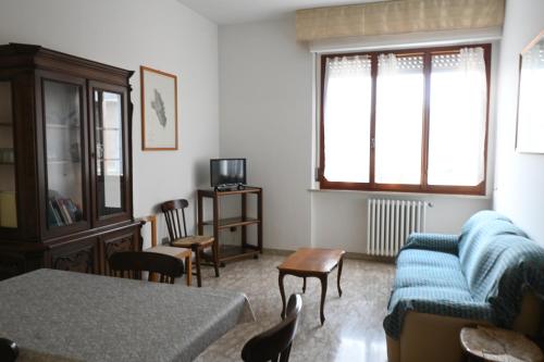 N274 Numana nuovo bilocale con balcone in pieno centro — 4-Star Luxury Hotel in Numana, Italy