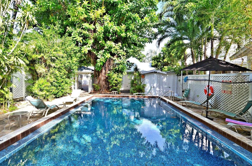 Tranquility by Avantstay Close to Duval St w BBQ & Shared Pool - photo 18