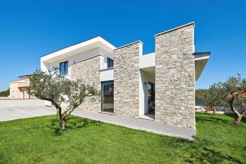 Villa Dolcea — 4-Star Luxury Hotel in Buje, Croatia
