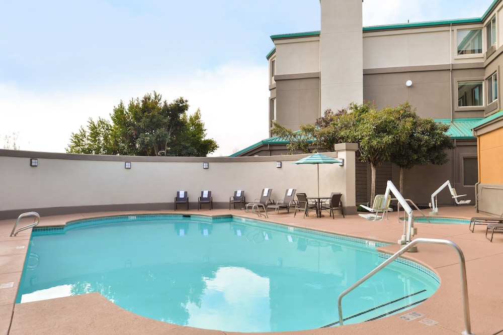 Holiday Inn Express & Suites Elk Grove Central Hwy 99 by IHG - photo 27