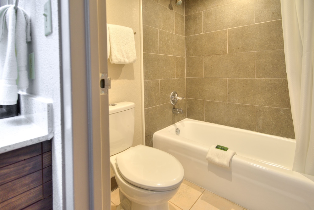 Clarion Pointe Downtown Gatlinburg - photo 29