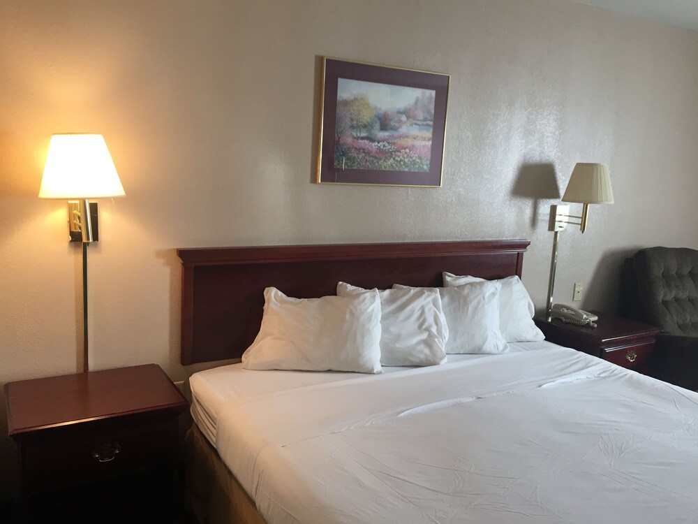 Briarwood Inn of Sparta - photo 9