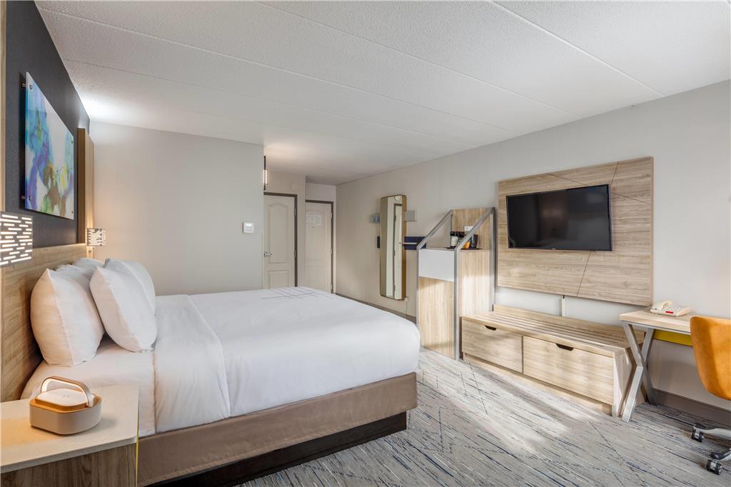 La Quinta Inn & Suites by Wyndham Lexington Park Patuxent - photo 14