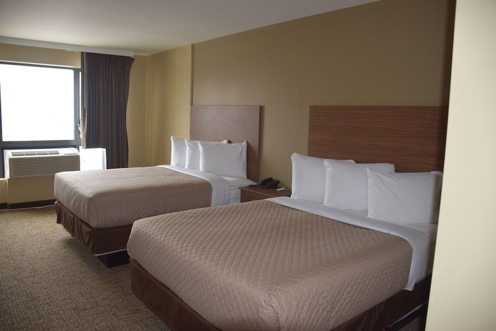 Astoria Delancy Inn and Suites - photo 12