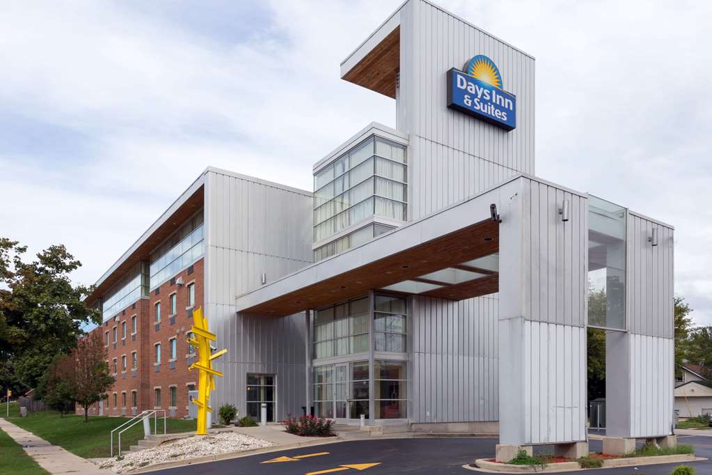 Days Inn & Suites by Wyndham Milwaukee in Milwaukee, United States