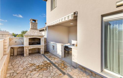 4 Bedroom Awesome Home In Vodnjan — Vodnjan — photo 2